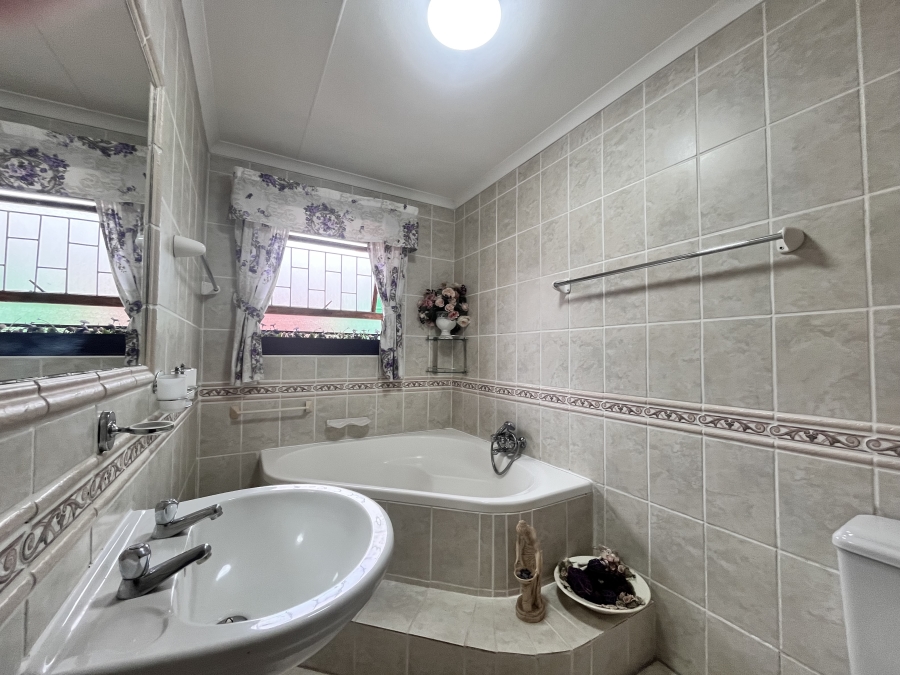 4 Bedroom Property for Sale in Dana Bay Western Cape